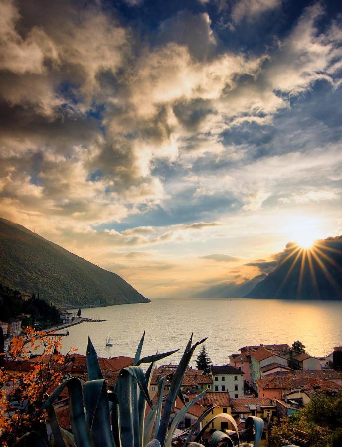 Hotel Aurora Torbole Torbole Sul Garda Exterior foto